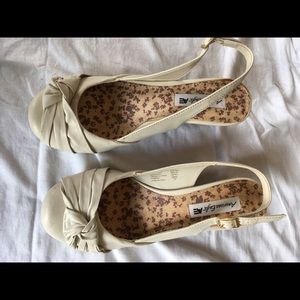American Eagle sling back wedge shoes